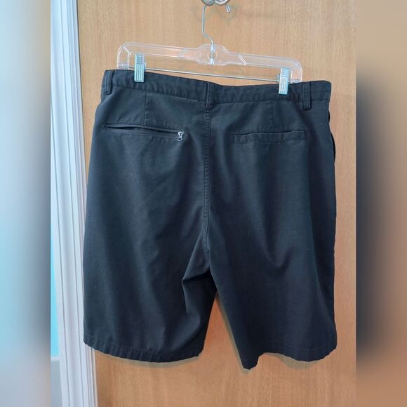 Black Athletic Knee-Length Shorts Mens 34 - Picture 2 of 3
